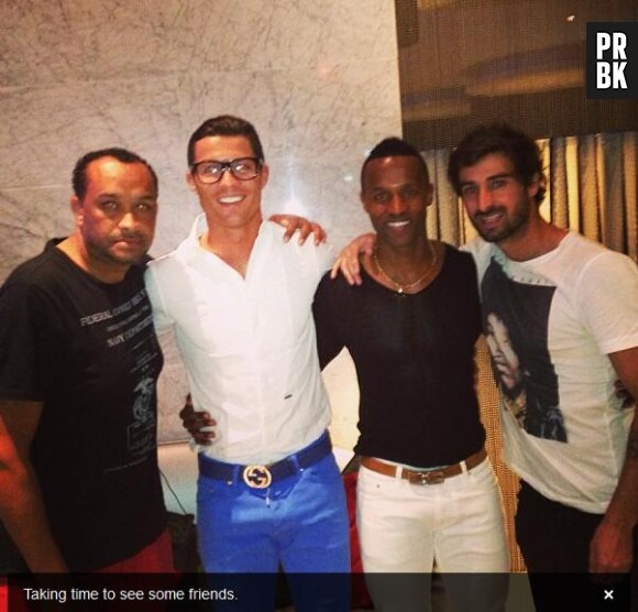 Cristiano Ronaldo s'affiche avec des lunettes sur Instagram