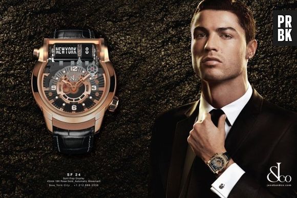 Cristiano Ronaldo joue les geek à lunettes