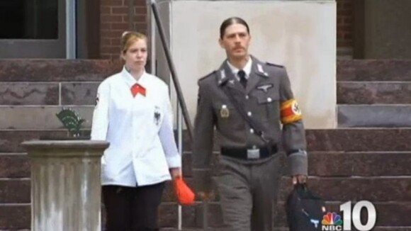 Un père appelle son fils Adolf Hilter et demande un droit de visite en uniforme nazi