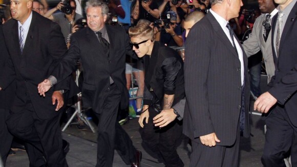 Justin Bieber (encore) rembarré d'une boîte : "Il avait l'air très embarrassé"