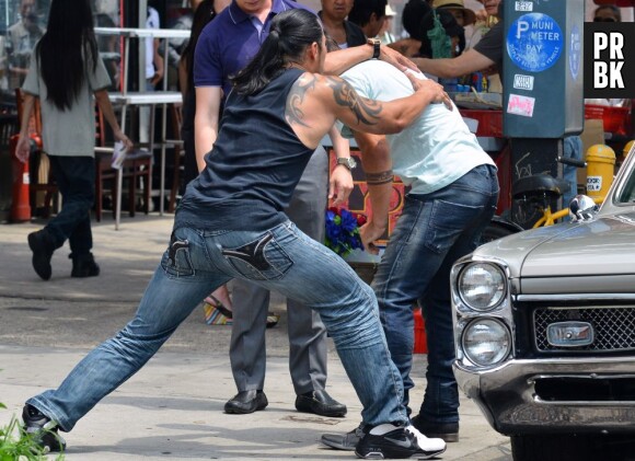 Taylor Lautner en plein tournage de son nouveau film à New York le 24 juin 2013.
