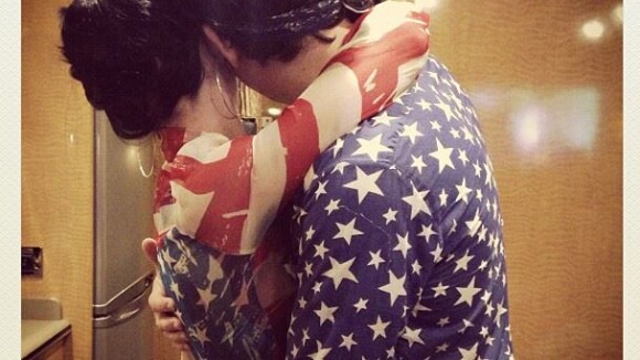 Katy Perry et John Mayer collés-serrés pour l'Independence Day