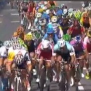 Tour de France 2013 : douche au pipi pour Mark Cavendish après une chute polémique