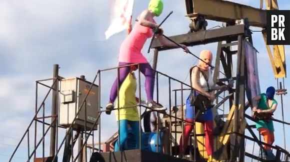 Dans Like A Red Prison, les Pussy Riot s'en prennent à Vladimir Poutine et Igor Setchine, le boss de la compagnie de pétrole Rosneft