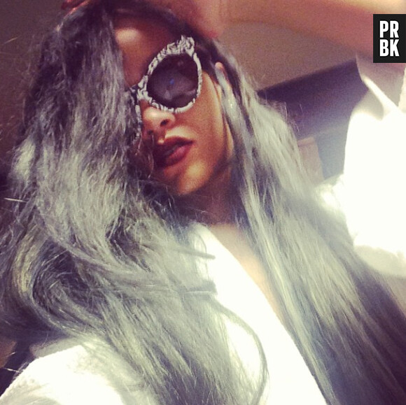Rihanna : la chanteuse s'est teint les cheveux en gris
