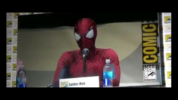 Andrew Garfield au Comic Con 2013 : il débarque en costume de Spider-Man