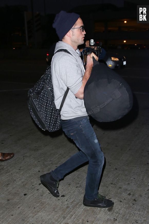 Robert Pattinson à l'aéroport de Los Angeles, le 23 juillet 2013