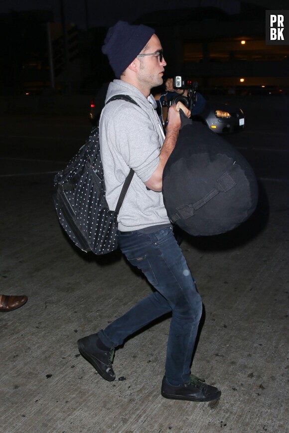 Robert Pattinson à l'aéroport de Los Angeles, le 23 juillet 2013