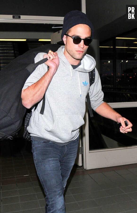 Robert Pattinson à l'aéroport de Los Angeles, le 23 juillet 2013