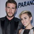 Miley Cyrus et Liam Hemsworth : main dans la main sur le tapis rouge de Paranoia