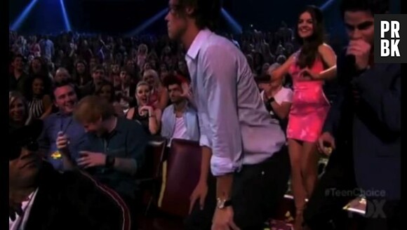 Harry Styles s'est lancé dans une démo de twerk pendant les Teen Choice Awards 2013