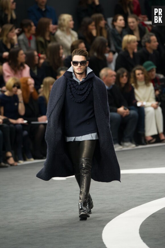 Baptiste Giabiconi défile pendant la Fashion Week de Paris, le 5 mars 2013
