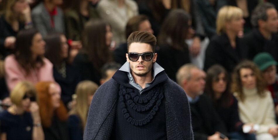 Baptiste Giabiconi défile pendant la Fashion Week de Paris, le 5 mars 2013