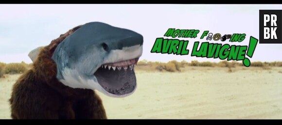 Avril Lavigne : Rock N Roll, le clip loufoque avec des requins-ours
