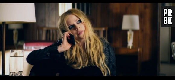 Avril Lavigne : Rock N Roll, le clip drôle et improbable