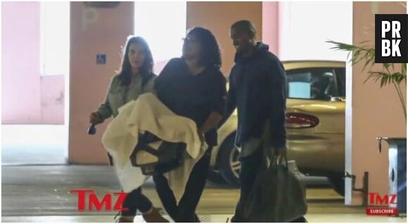 Kim Kardashian, Kanye West et North en famille, en août 2013 à Los Angeles