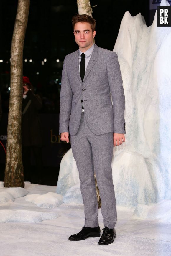 Robert Pattinson : un rendez-vous avec deux femmes ?
