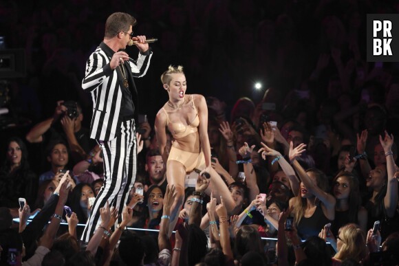 Miley Cyrus se lâche sur la scène des MTV VMA 2013