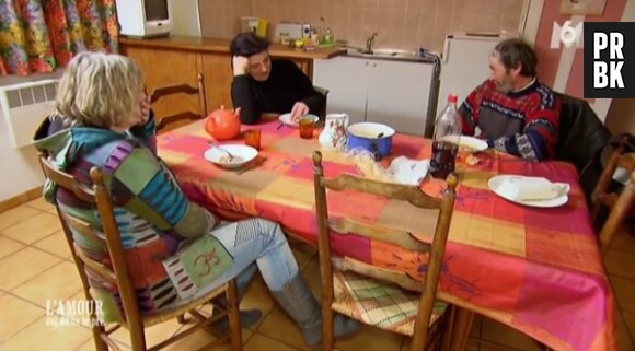 L'amour est dans le pré 2013 : Les prétendantes de Jean-Louis de corvée vaisselle.
