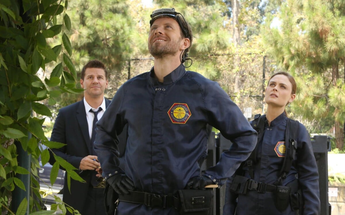 Photo : Bones saison 9, épisode 2 : photo avec Booth, Brennan et