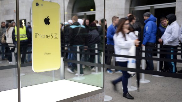 iPhone 5S et iPhone 5C : des SDF payés pour faire la queue devant Apple
