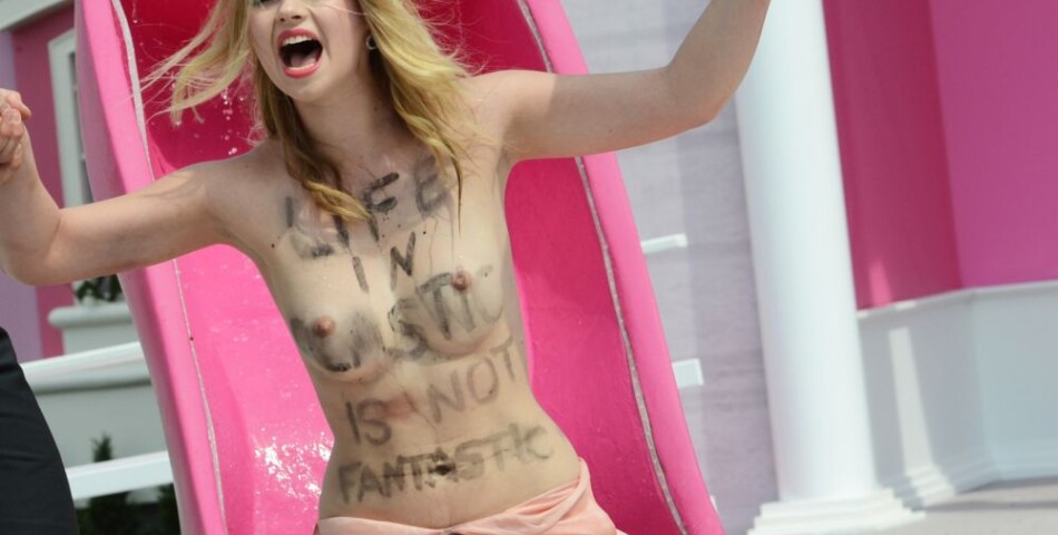 Les Femen dénoncent le cliché sexiste de Barbie