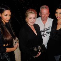 Nabilla Benattia, Zahia, Pamela Anderson... : défilé de bimbos à la Paris Fashion Week