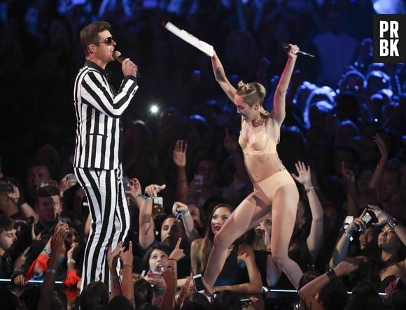 Miley Cyrus et Robin Thicke font le show ("porno") aux MTV VMA 2013