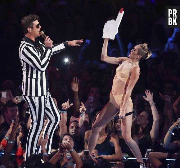 Miley Cyrus et Robin Thicke font le show ("porno") aux MTV VMA 2013