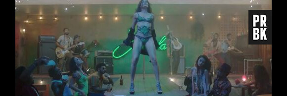 Bruno Mars : Gorilla, le clip officiel avec Freida Pinto en strip teaseuse