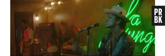 Bruno Mars : Gorilla, le clip officiel avec Freida Pinto en strip teaseuse