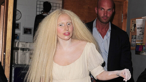 Lady Gaga nue sur scène : une promo plus trash que Miley Cyrus ?