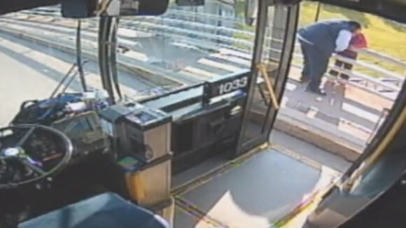 Un chauffeur de bus sauve une femme du suicide