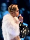 MTV EMA 2013 : Miley Cyrus fume un joint en plein direct