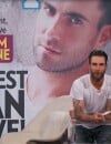 Adam Levine reçoit son prix de l'homme le plus sexy de l'année selon People sur le plateau de Jimmy Fallon