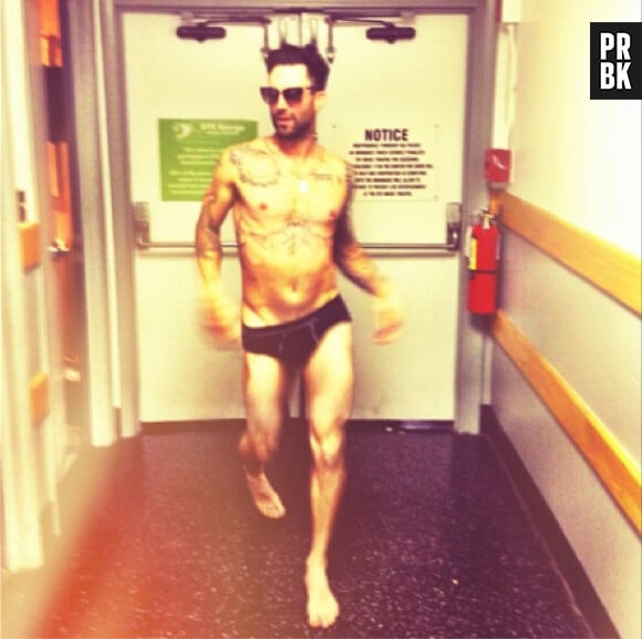 Adam Levine : sa fiancée dévoile une photo de lui en slip sur Instagram