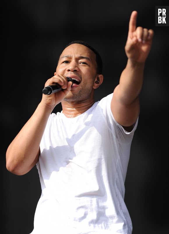 John Legend : le chanteur de All of me a offert un live improvisé dans une rue de Los Angeles à ses fans