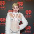 Cara Delevingne et Miley Cyrus : bisou avec la langue sur Twitter après les MTV EMA 2013 d'Amsterdam