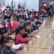 [VIDEO] Impressionnant : 200 élèves d&#039;un collège reprennent When I&#039;m Gone façon Cup Song