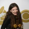 Lorde et ses Grammy Awards lors de la cérémonie qui s'est déroulée le 26 janvier 2014 à Los Angeles