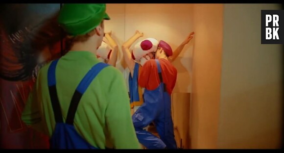 Noman, Hugo Tout Seul, Cyprien déguisés en personnages du jeu vidéo Mario Bros