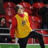 Louis Tomlinson en mode football en Angleterre