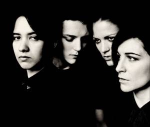 Savages : groupe de rock féminin fondé en Angleterre