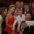 Jared Leto, Jennifer Lawrence, Bradley Cooper... les coulisses du selfie d'Elle DeGeneres aux Oscars 2014, le 2 mars 2014