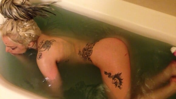 Lady Gaga nue dans son bain : best-of de ses photos sexy