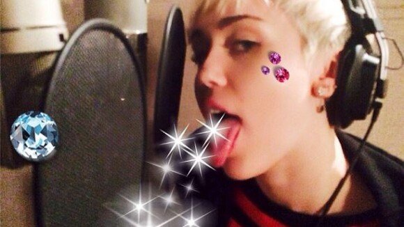 Miley Cyrus : "complètement défoncée" pour enregistrer une reprise des Beatles
