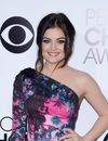 Lucy Hale sur le tapis rouge des People's Choice Awards 2014