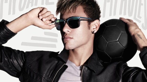 Neymar "concurrence" Cristiano Ronaldo : égérie stylée de la marque Police