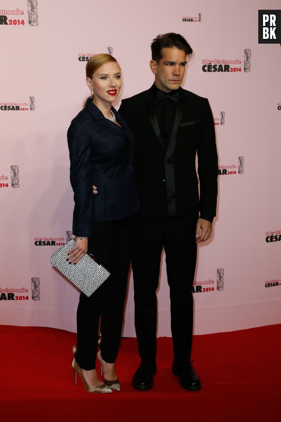 Scarlett Johansson et Romain Dauriac en couple sur le tapis rouge des César, le 28 février 2014 à Paris