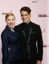  Scarlett Johansson et Romain Dauriac en couple sur le tapis rouge des C&eacute;sar, le 28 f&eacute;vrier 2014 &agrave; Paris 
